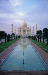 Agra;-Architecture;-Central-axis;-Cypresses;-India;-Kaleidos;-Kaleidos-images;-La-parole-à-limage;-Mausoleum;-Mughal;-Mumtaz-Mahal;-Pool;-Reflection;-Shah-Jahan;-Sky;-Stories-Pictures;-Taj-Mahal;-Tarek-Charara;-UNESCO;-Uttar-Pradesh;-Vertical;-World-Heritage